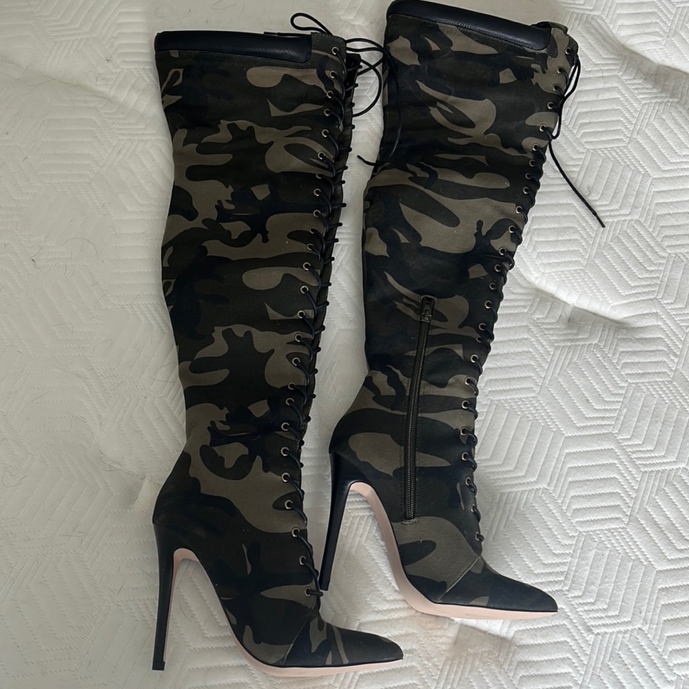 Knee High Camo Stiletto Boots, size 6.5